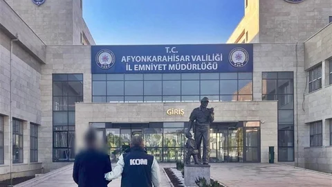 Afyonkarahisar'da dolandırıcılık suçundan aranan kişi yakalandı