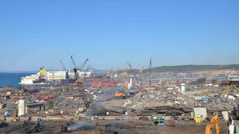 İzmir Aliağa'da iş kazası sonucu bir işçi yaşamını yitirdi