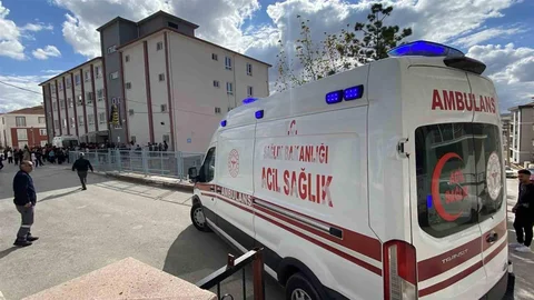 Çorum'da tavuk döner yiyen öğrenciler hastaneye kaldırıldı