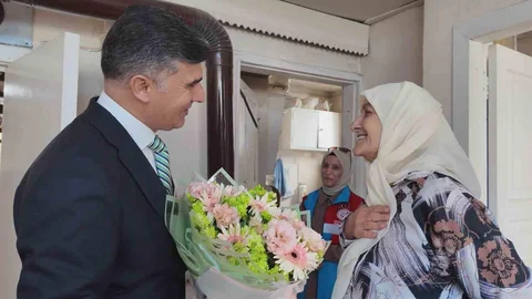 Mersin'de Dünya Yaşlılar Günü'nde anlamlı ziyaretler yapıldı