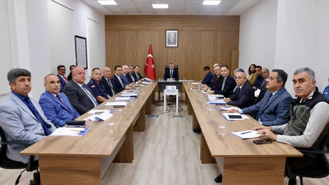 Mersin Valisi Toros Başkanlığında, Anamur İlçesinde Değerlendirme ve Koordinasyon Toplantısı Gerçekleştirildi