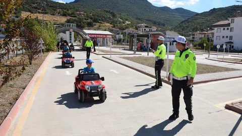 Burdur'da öğrencilere trafik güvenliği bilinci kazandırıldı