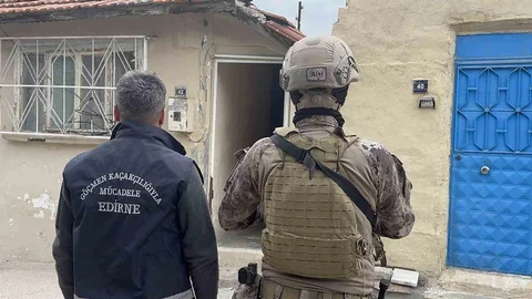 Edirne'de FETÖ şüphelilerine yönelik operasyon düzenlendi.