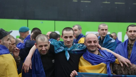 Moskova'da 410 Savaş Esiri Takas Edildi
