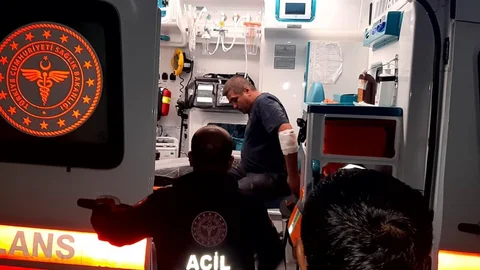 Bolu Mudurnu'da motosiklet ve hafif ticari araç çarpıştı