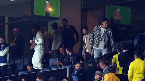 İstanbul'da Fenerbahçe, Nice'i 2-1 yenerek UEFA Avrupa Ligi'nde önemli bir galibiyet elde etti.