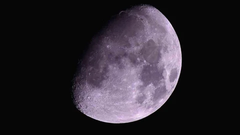 Bitlis'te Şişkin Ay geceleri aydınlatıyor