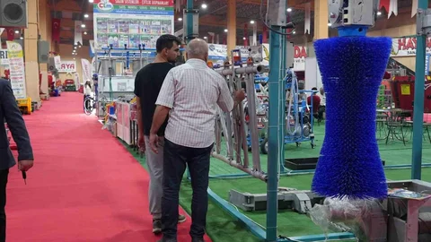 Denizli'de tarım sektörünün buluşma noktası TARFU 2025, katılımcı firmaların ve ziyaretçilerin yoğun ilgisiyle sürüyor.