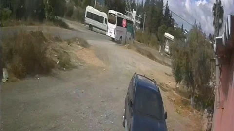 Manavgat'ta okul servisi ve midibüs çarpıştı