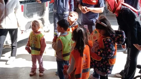 Minik Eller Anaokulu'ndan itfaiyecilere ziyaret