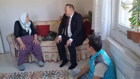 Afyonkarahisar'da Dünya Yaşlılar Günü'nde anlamlı ziyaretler gerçekleştirildi