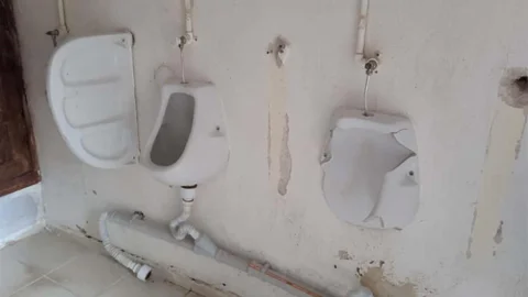 Afyonkarahisar'da cami eklentilerine zarar verildi