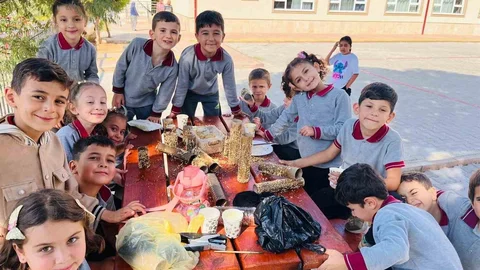 Manisa'da sokak hayvanlarına sevgi dolu yiyecekler