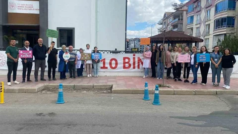 Manisa'nın Alaşehir ilçesinde Dünya Yürüyüş Günü etkinliği yapıldı.