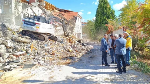 Denizli'de Kale Devlet Hastanesi yıkılıyor