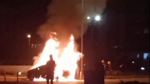 Denizli'de park halindeki araç yangını