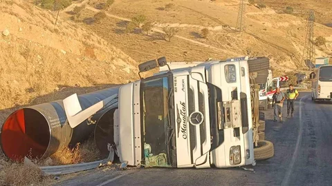 Siirt'te tır devrildi