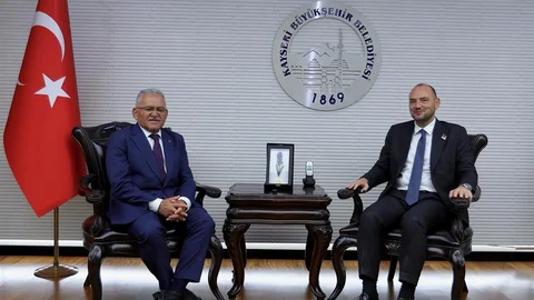 Büyükkılıç, MÜSİAD Genel Başkanı Özdemir’i makamında ağırladı