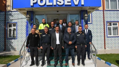 Kütahya'da emekliye ayrılan İl Emniyet Müdür Yardımcısı için veda yemeği düzenlendi.