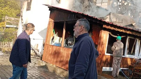 Bolu'da yangında 2 katlı ev kullanılamaz hale geldi