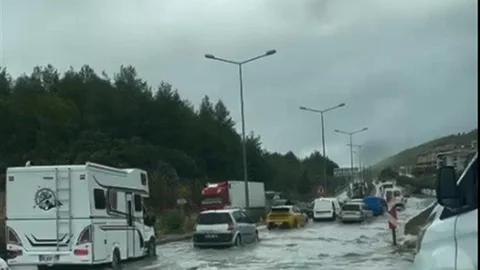 Menteşe'de sağanak yağış hayatı olumsuz etkiledi