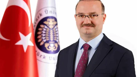 Erzurum'da Rektör Hacımüftüoğlu, ÜAK yönetim kurulu üyeliğine seçildi.