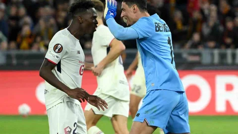 İstanbul'da Berke Özer, Roma'da 3 penaltı kurtardı