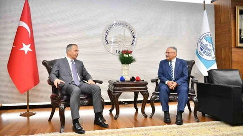 Kayseri'de Bakan Yerlikaya, Başkan Büyükkılıç'ı ziyaret etti