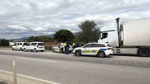 Tokat'ta tır şoförü ve arkadaşı, kaçak göçmen taşıdığı gerekçesiyle tutuklandı.