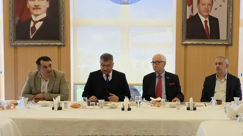 Kütahya'da gazeteciler Rektör Kızıltoprak ile bir araya geldi