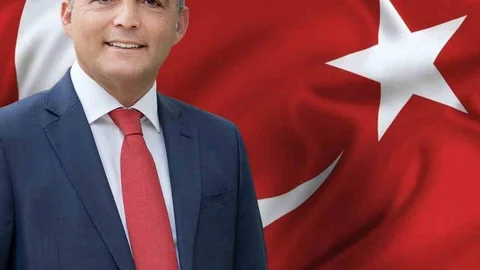 Antalya'da Niyazi Nefi Kara, CHP'den istifasını duyurdu.