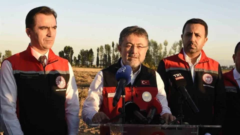 Bitlis'te Tarım ve Orman Bakanı Yumaklı, 2022'de tarım ihracatının 32,6 milyar dolar olduğunu açıkladı.