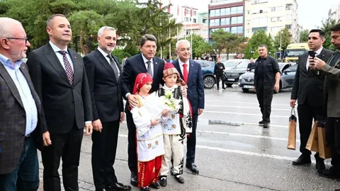 Kırklareli'nde çeşitli ziyaretlerde bulunan Adalet Bakanı Tunç