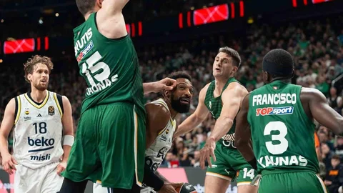 İstanbul'da Zalgiris Kaunas, Fenerbahçe'yi 84-81 mağlup etti.