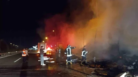 Şanlıurfa'da tır yangını paniğe neden oldu