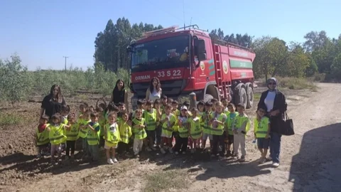 Mersin'de Minik Eller Orman Şehitlerimiz Anısına Fidan Dikti