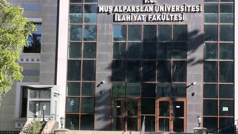 Muş'ta engelli vatandaşlar çalışmayan asansör nedeniyle zor durumda