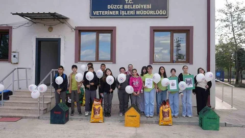 Düzce'de Minik Öğrenciler Hayvan Bakım Evini Ziyaret Etti