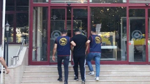 Kütahya'da JASAT 79 aranan şahsı yakaladı