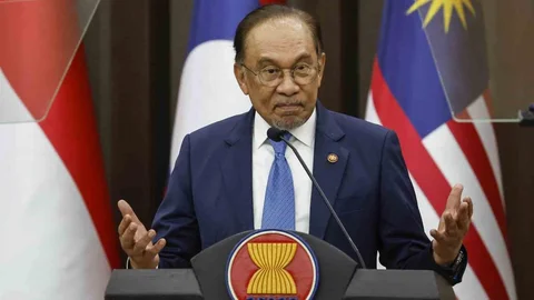 Kuala Lumpur'da yapılan açıklamalarda, Malezya Başbakanı Enver İbrahim, "ABD’nin sunduğu barış planı mükemmel değil, çoğuna katılmıyoruz" dedi.