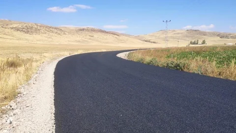 Ağrı Patnos’ta köy yolu asfaltlama çalışması sona erdi