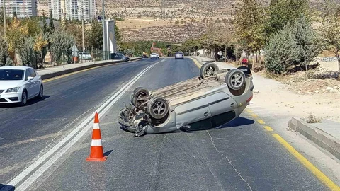 Artuklu'da takla atan otomobilde sürücü yaralandı