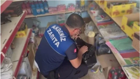 Mersin Akdeniz Zabıtası, Tarihi Geçmiş Gıdalar Ele Geçirdi