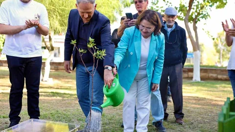Didim'de dostluk meşesi, iki kardeş kentin dostluğu ve ortak geleceği ile toprakla buluştu.