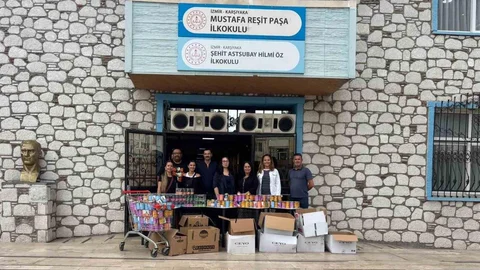 İzmir'de öğrenciler, tedavi gören kediler için 2 bin kutu mama topladı