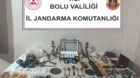Bolu'da jandarma ekipleri kaçak altın tozu ve tarihi eser yakaladı