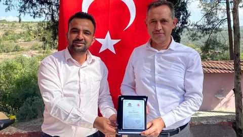 Çamlıyayla Giden Mahallesi Muhtarı Gökhan Şenol'dan, Başkan Sofu'ya Teşekkür Plaketi