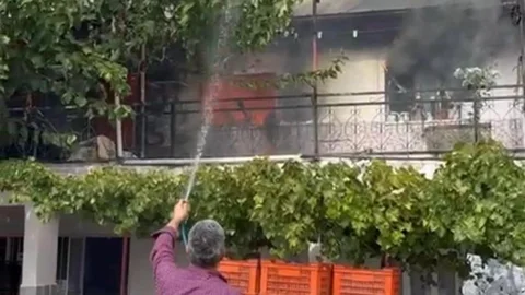 Alaşehir'de ev yangını