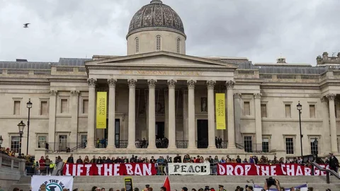 Londra'da Filistin destek gösterisine müdahale edildi