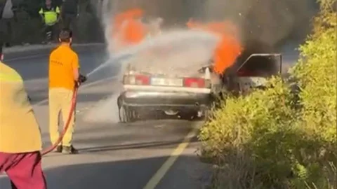 Osmaniye'de otomobil yangını kısa sürede söndürüldü